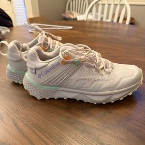 Columbia Women's Facet 75 OutDry hiking shoes. Size 10